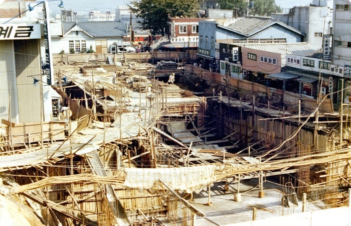 1977년 부천역 지하상가 공사현장